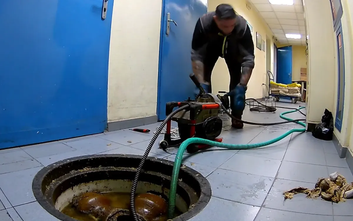 Машинно отпушване на канали (София)